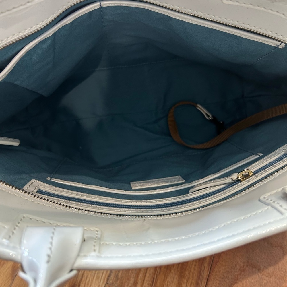 Chic Dooney & Bourke White Leather Tote with Gold Accents - Picture 12 of 15